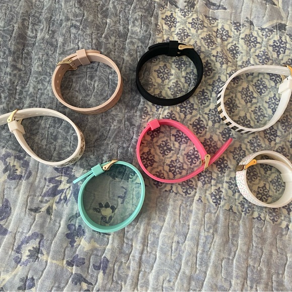 Kids watch with changeable bands - Picture 2 of 4